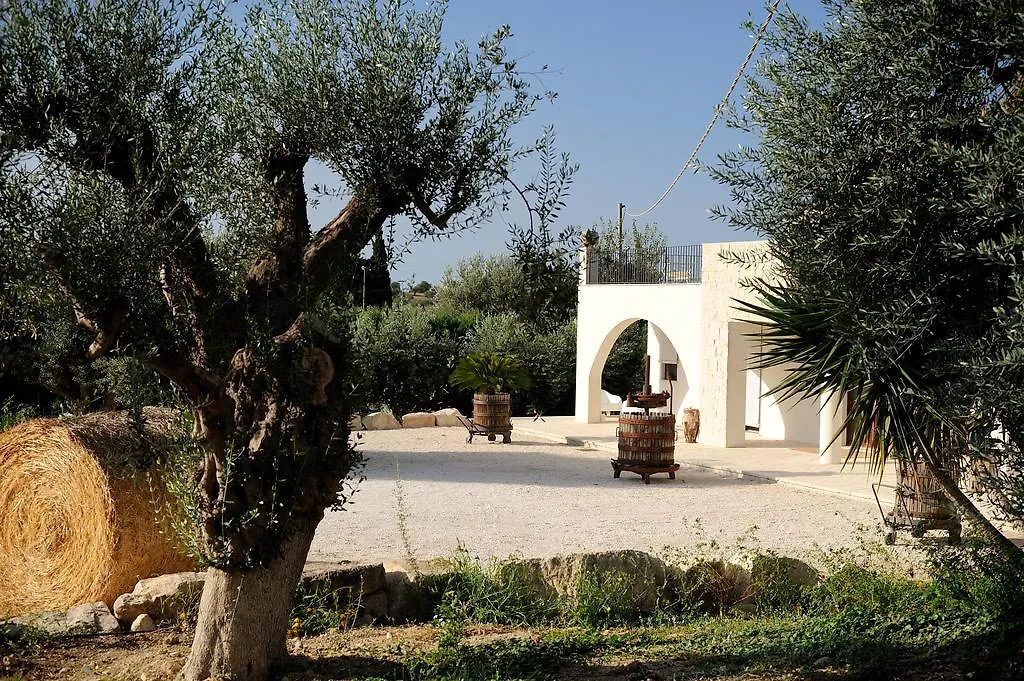 Riofavara Winery in Val di Noto-1