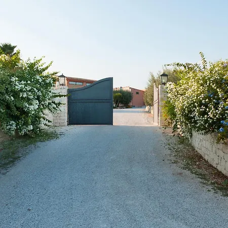 Riofavara Winery in Val di Noto-2